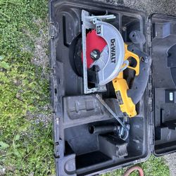 36 Volt Dewalt Saw 