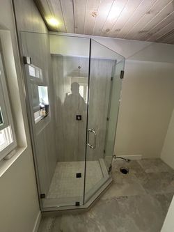 Frameless Glass ShowerDoor- modern Design