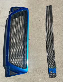 05-11 Toyota Tacoma Grill with bottom insert