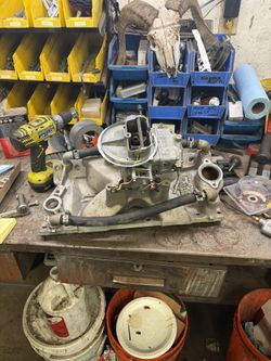 Holly Carburetor and edelbrock Manifold
