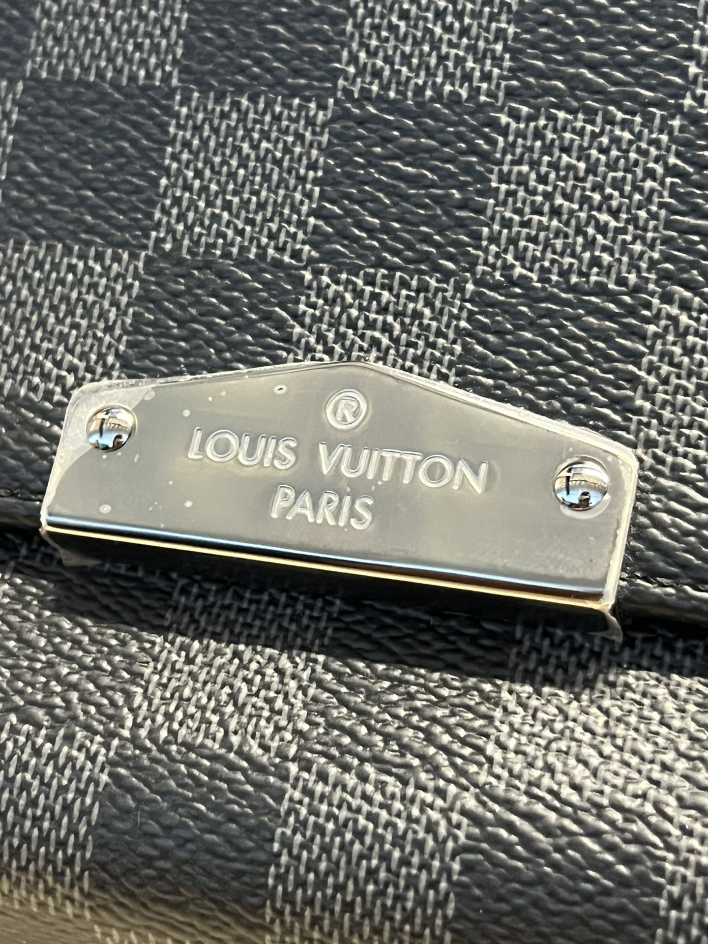 Louis Vuitton Messenger Bag - District PM Damier Graphite (Men’s/Unisex)  for Sale in Houston, TX - OfferUp
