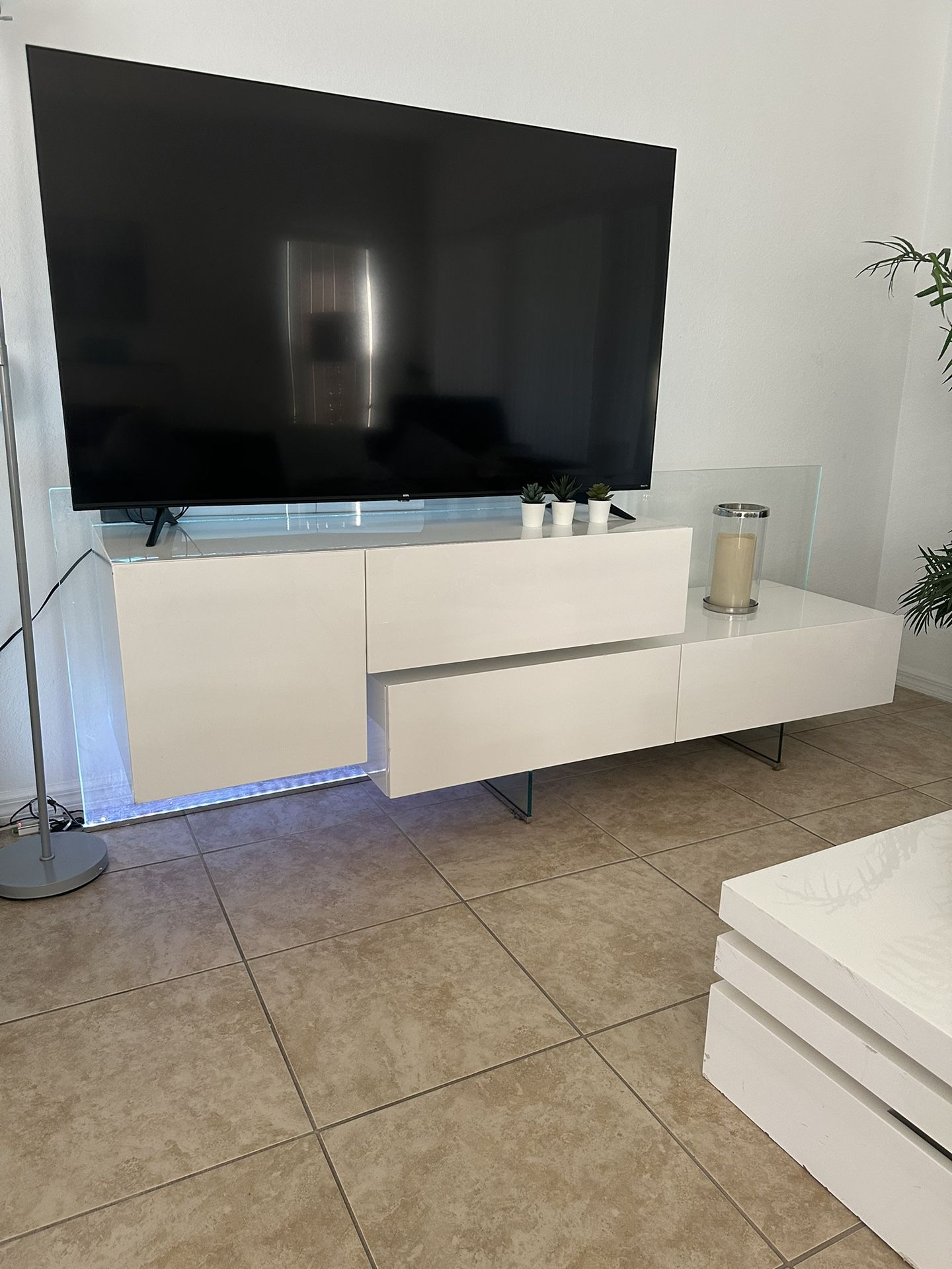 Tv stand (High end)