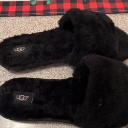 New Women’s Ugg Slippers, Size 9