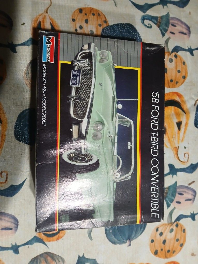 Monogram 1958 Ford Thunderbird Convertible Toy Model Kit