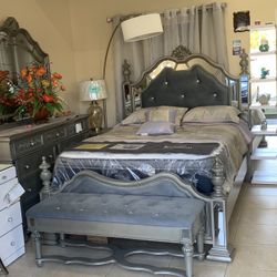 4 Pc Queen Bedroom Set FLOOR DISPLAY REGULAR PRICE:$2748 ON SALE:$1900