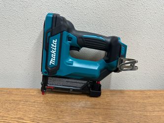 Makita XTP02Z 18V LXT Lithium-Ion Cordless 1-3/8" Pin Nailer, 23 Gauge, Tool Only
