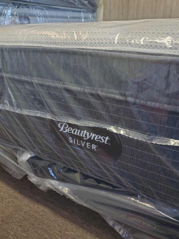 QUEEN SIZES MATTRESS PILLOW TOP Soft 