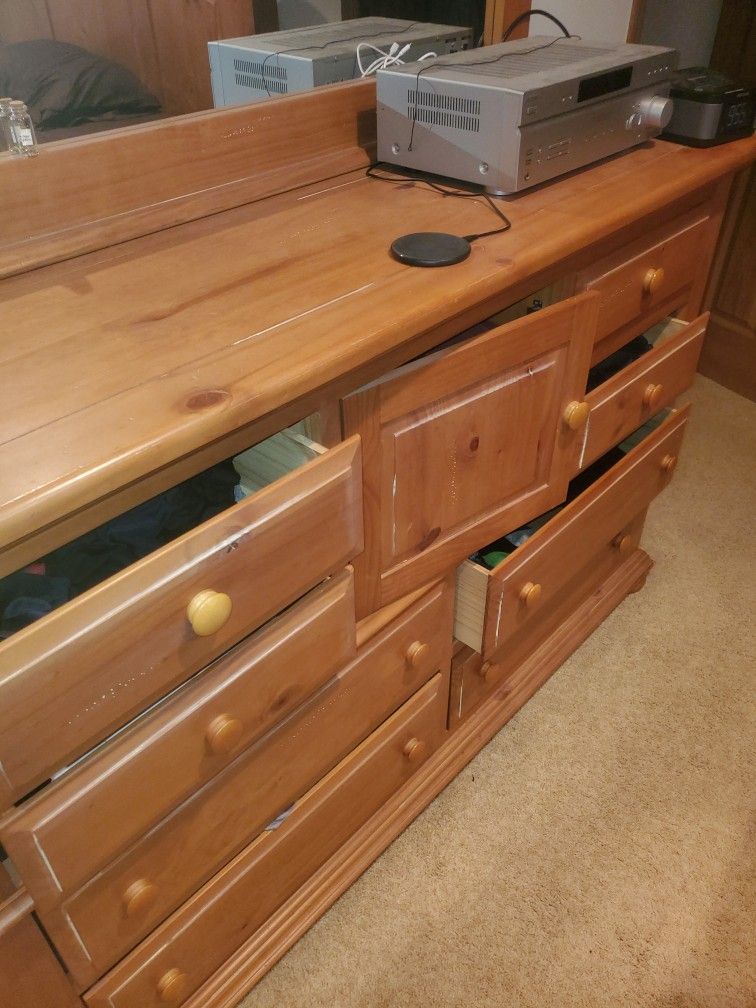 Dresser With Mirror