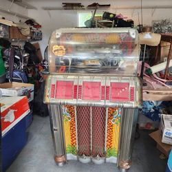 Antique Wurlitzer Jukebox