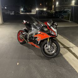 2016 Aprilia RSV4 RFW