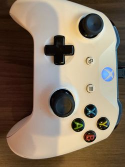 Lot of 2 Microsoft Xbox One Wireless Controllers White Model 1708 Tested Works