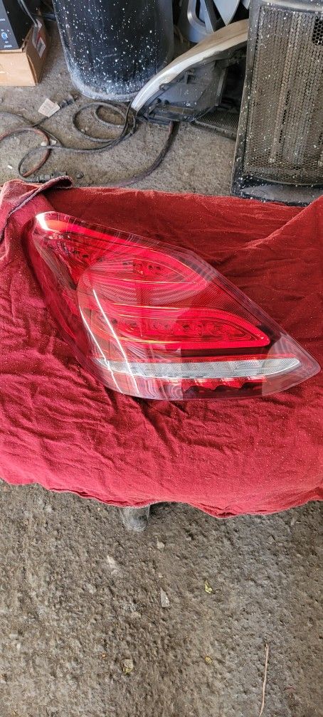 Mercedes Benz C300 Taillight Oem 2015-2019 Driver's Side