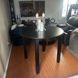 Elegant Wooden Round Dining Table