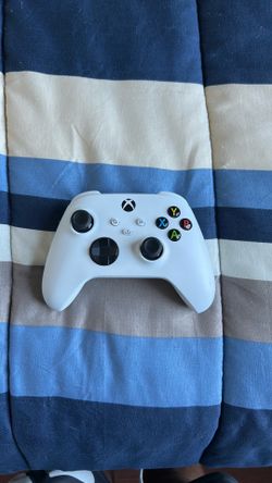 Xbox series S|X white base controller can use for Xbox one also