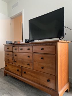 Wood Bedroom dresser With Glass Mirror 