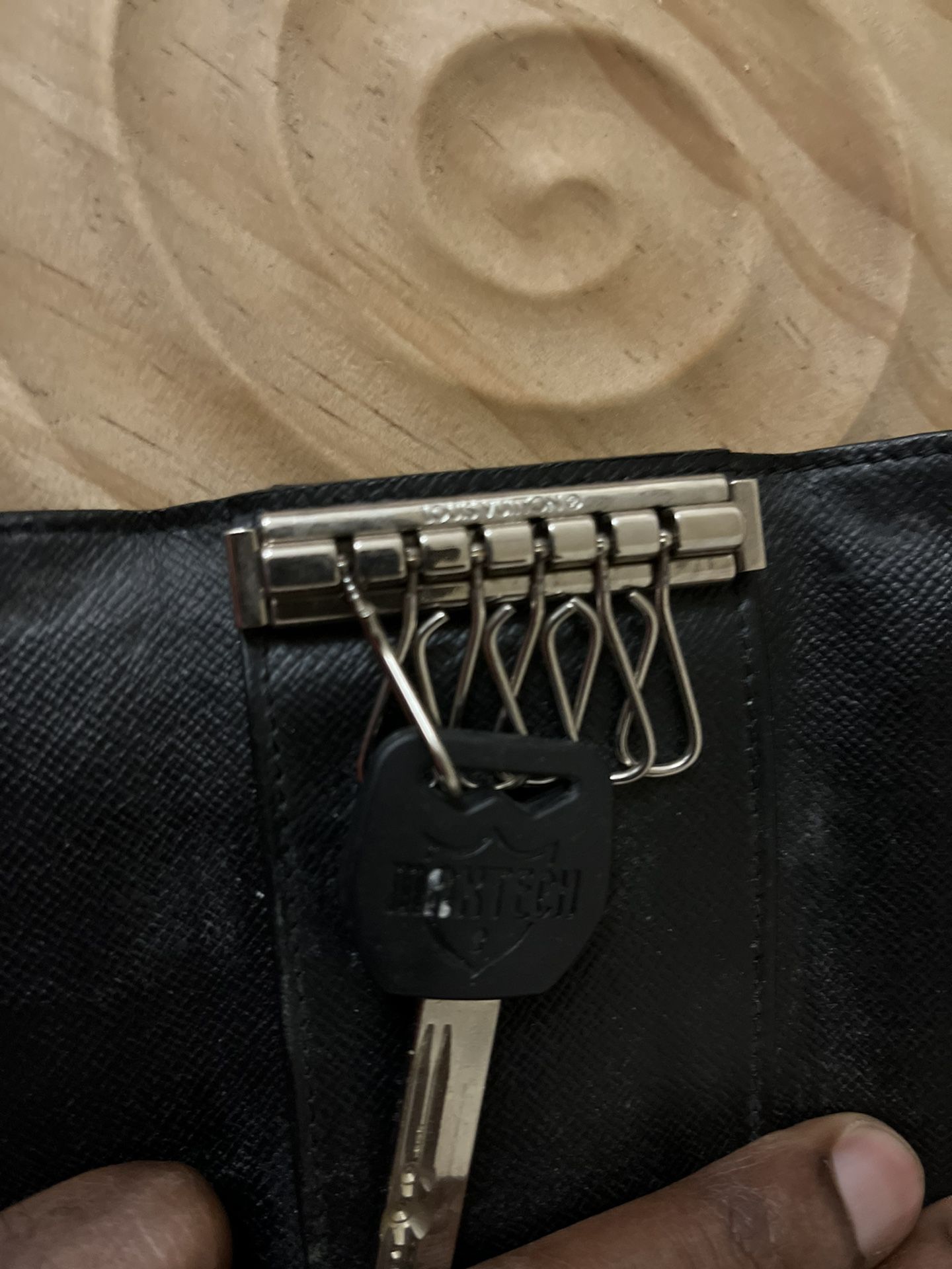 Louis Vuitton Damier Graphite 6 Key Holder for Sale in Silverado