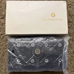 Brand New Women’s Daisy Flower Long Wallet