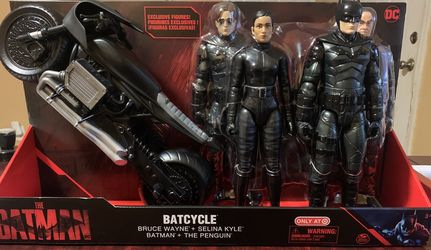 NIB The Batman Batcycle And 4 Action Figures