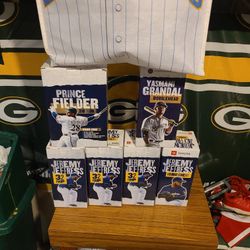 Bobble Heads/clocks/ & Pics 