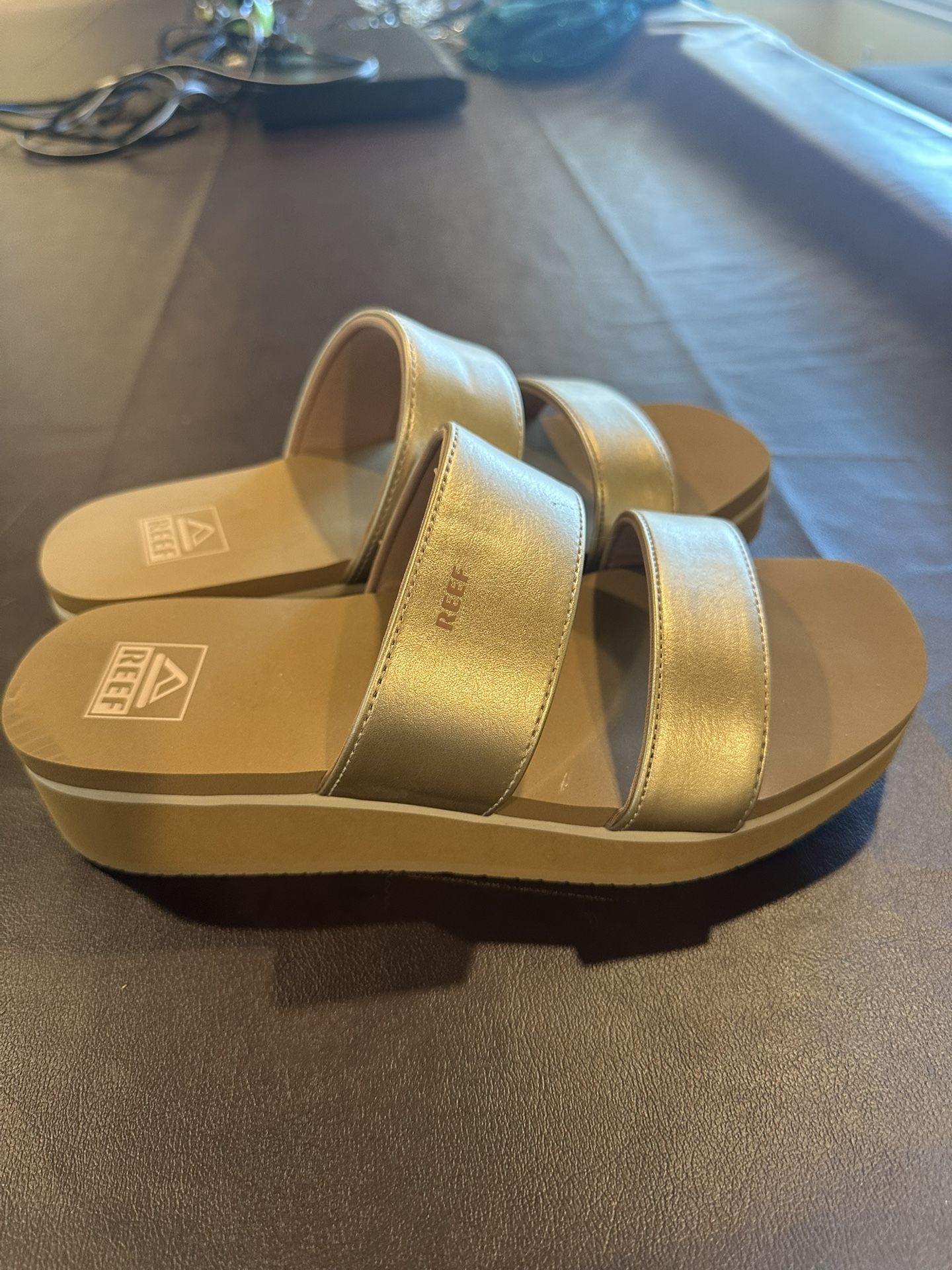 Women’s Wedge Reef Sandals Size 7