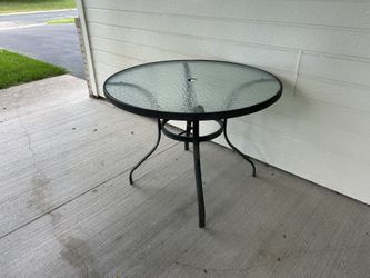 Round Patio Table 