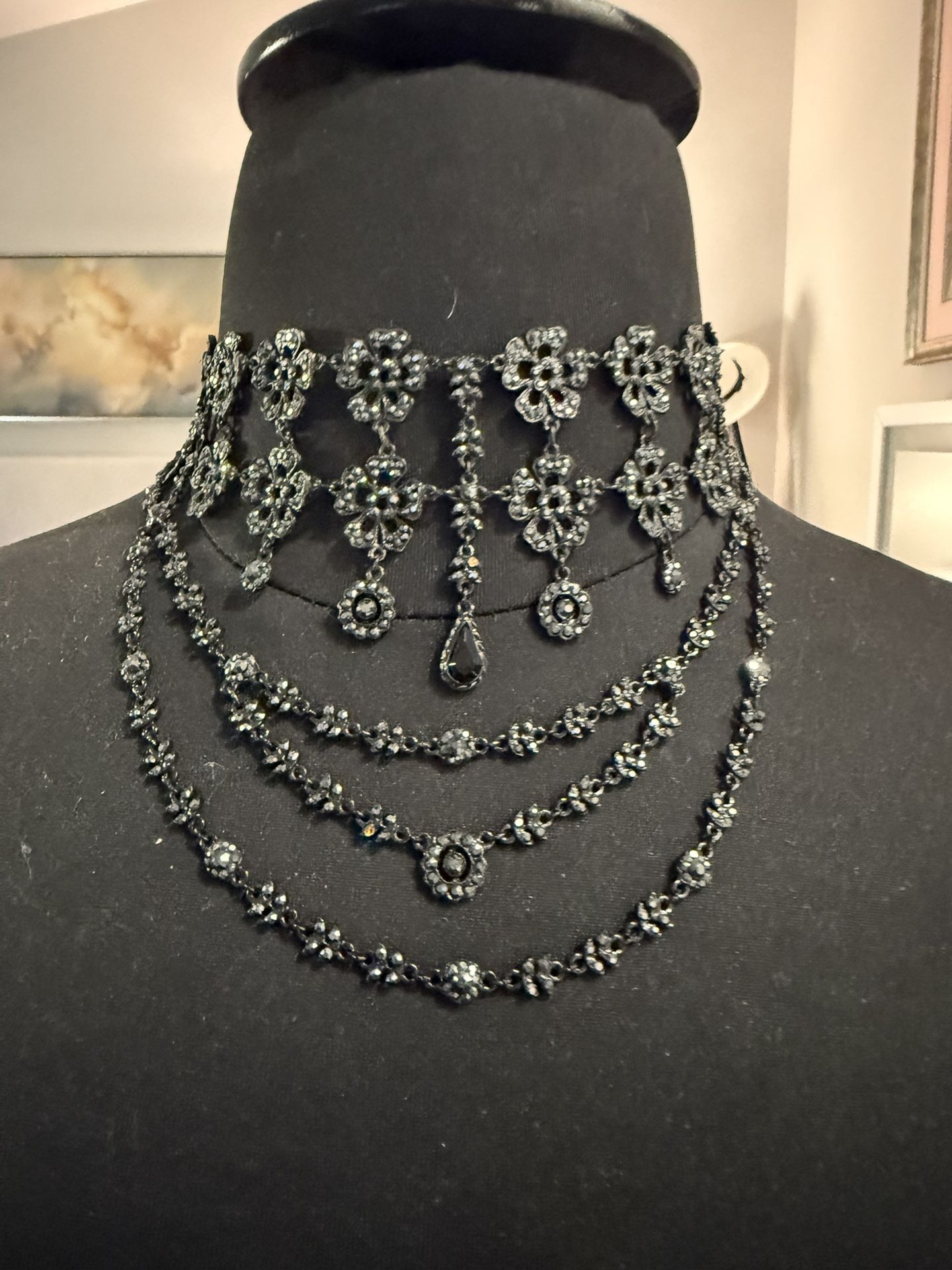 Gorgeous Choker With Layers