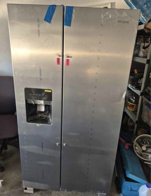 Whirlpool 24.6-cu ft Side-by-Side Refrigerator.
