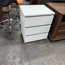 FOTOSOK Nightstands White Nightstand with 3 Drawers for Bedroom White Nightstand for Bedroom, Handless Bedside Table with Silent Design, Side End Tabl