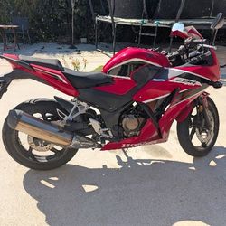 2019 Honda CBR 300 Motorcycle (Low Mileage)