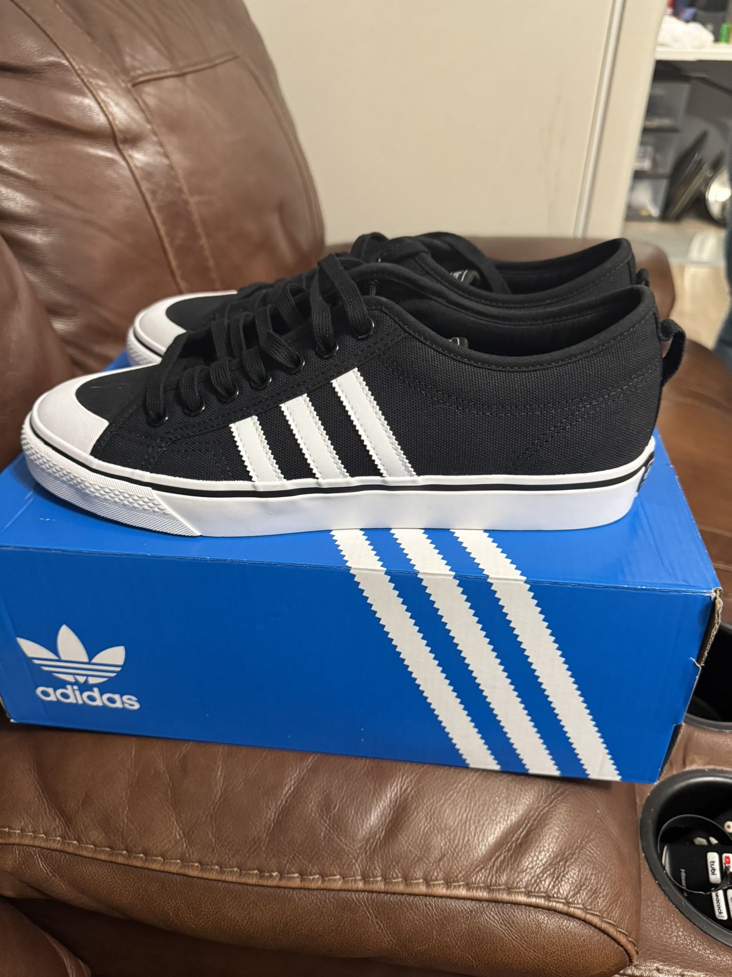 adidas men Nizza RF Shoes