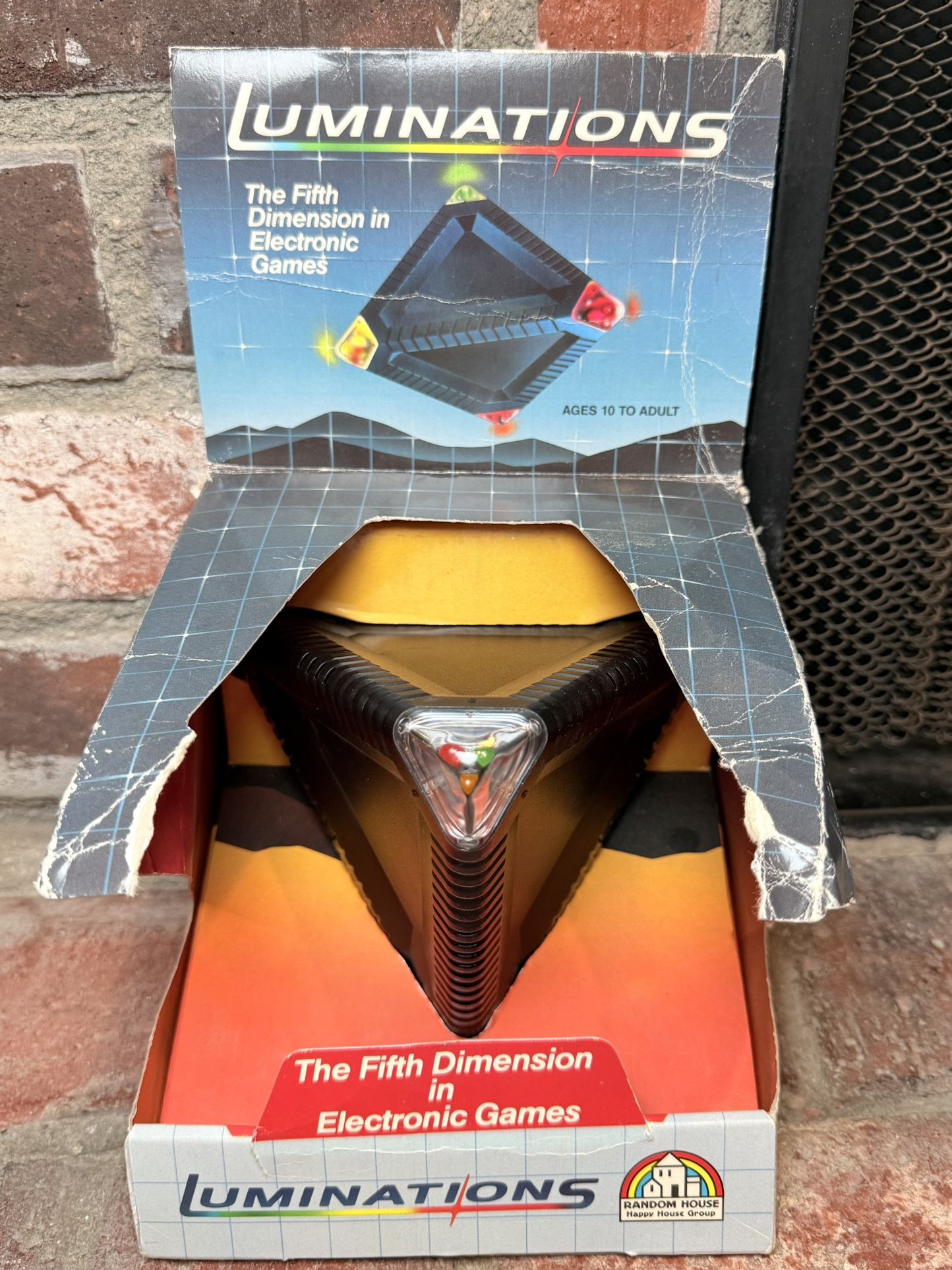 Vintage 1989 Luminations Electronic Pyramid Puzzle Game Brain Teaser