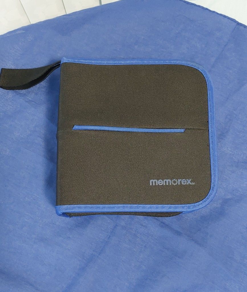 Memorex CD/DVD Travel Case 48ct. Black with Blue Trim *Mint
