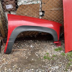 88/99 Chevy 1500 Passenger Side Fender And Hood 