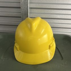 MSA V-Gard Standard Hard Hat with Adjustable Fas-Trac Suspension - Yellow     Built-in slots for accessories Provides same features as standard size h