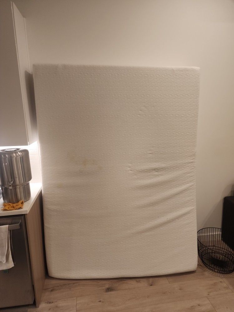 Used Zinus Queen Mattress