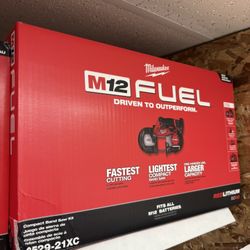 Milwaukee New Band Saw 12M Fuel , Battery And Charger 