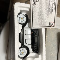 1915 chevrolet 5 passenger figurine cars
