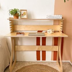 Adjustable sit/stand desk