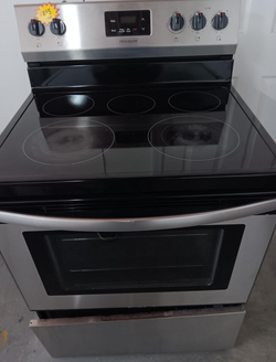 Frigidaire Stainless Electric Stove – Glass Top 30"