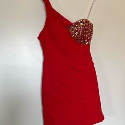 Vestido Rojo Con Moño Y Cola Atrás Medida 4