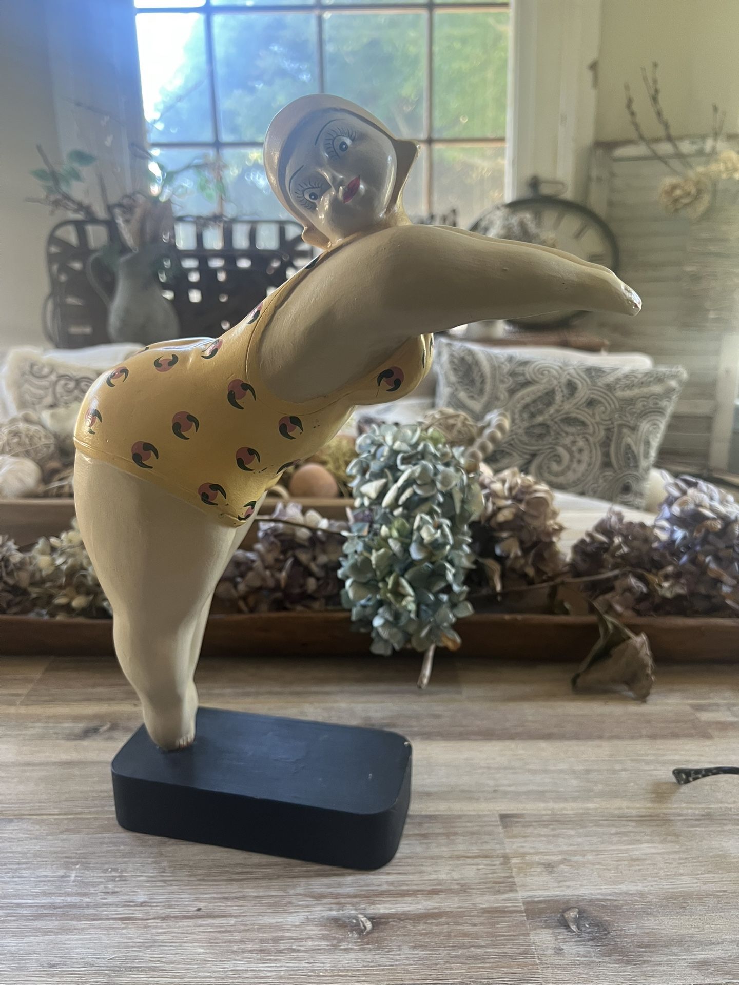 Retro Diving Bathing Beauty Made Of Resin