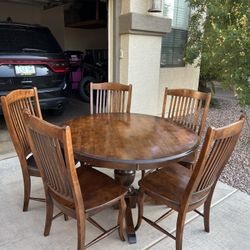 Round Dining Table & 5 Chairs 