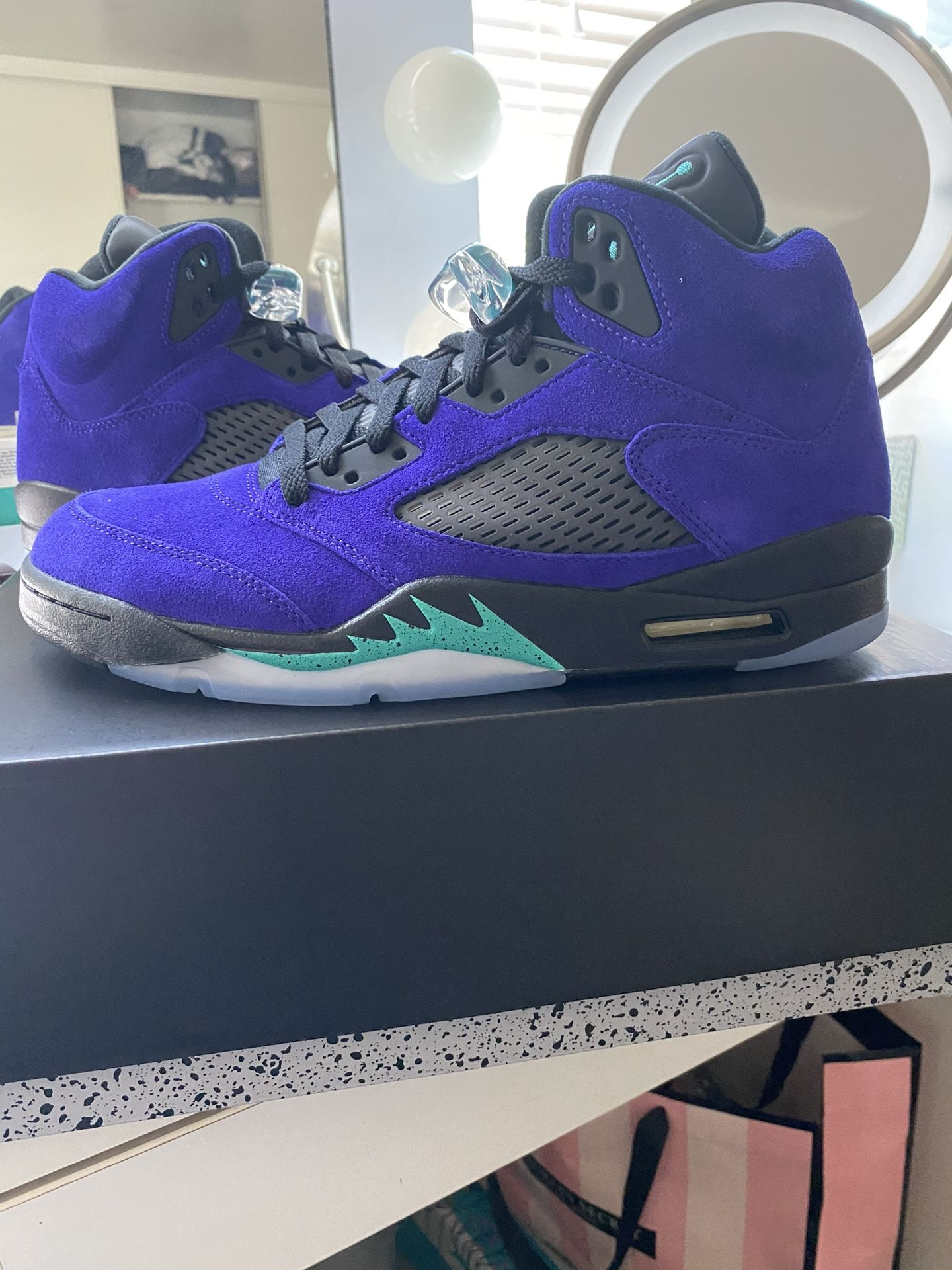 Air Jordan 5 retro (purple grape) size 9.5M