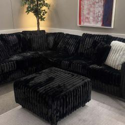 OM• $38 Initial • Brand New//Oakridge 2 Piece Sectional With Ottoman Black