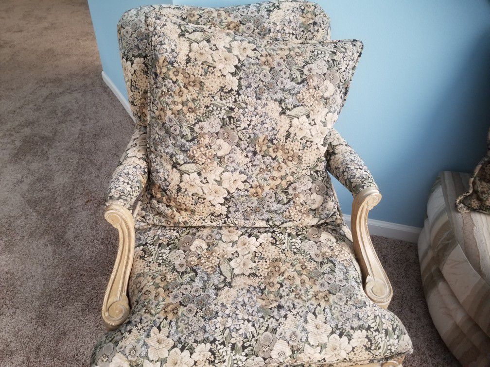 Antique Chair With 3 Matching Pillows