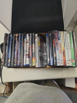 Lot of 22 dvd, batman begins, public Enemies, inglorious Bastards, happy Feet, highlander the source,