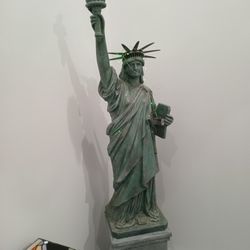 4ft STATUE  OF LIBERTY  FIBER GLASS 100000