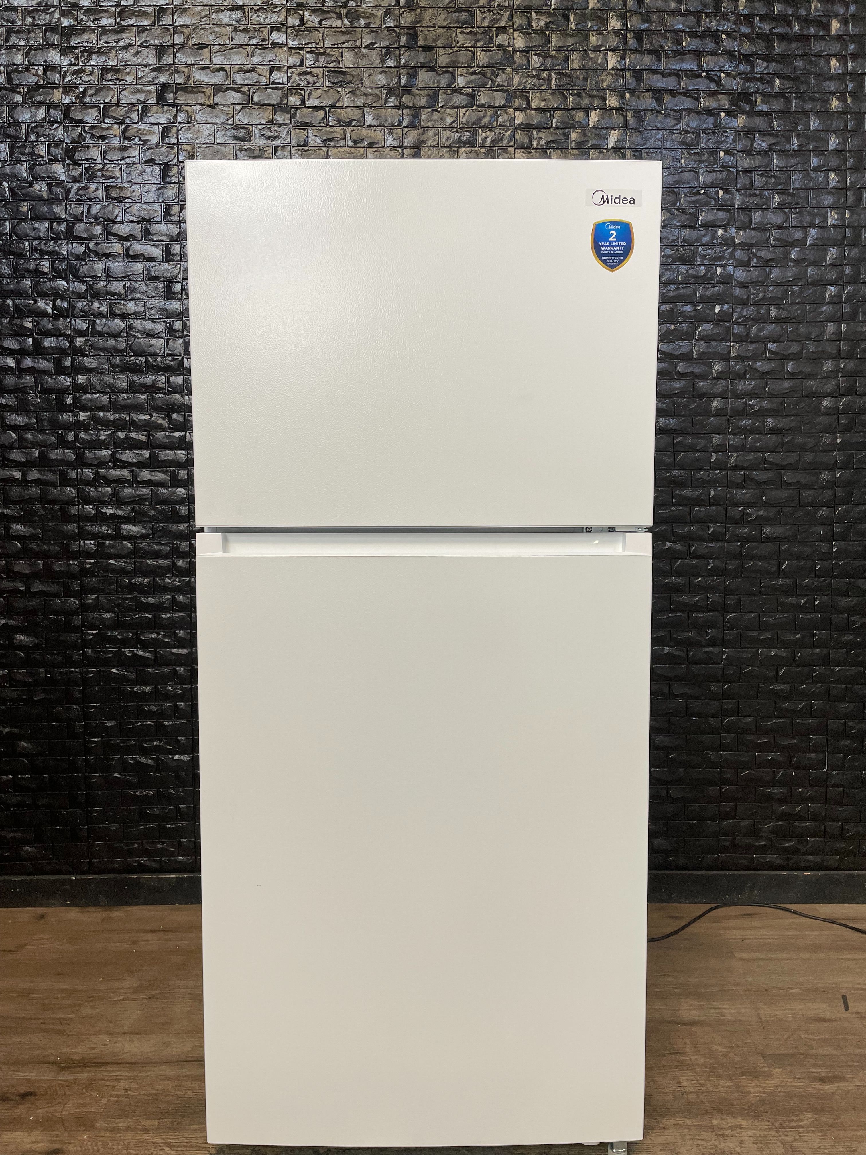 MIDEA TOP FREEZER REFRIGERATOR w/WARRANTY! R2457A
