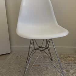 Eames Style Molded Plastic Side Chair