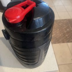 Igloo water jug 1 gallon